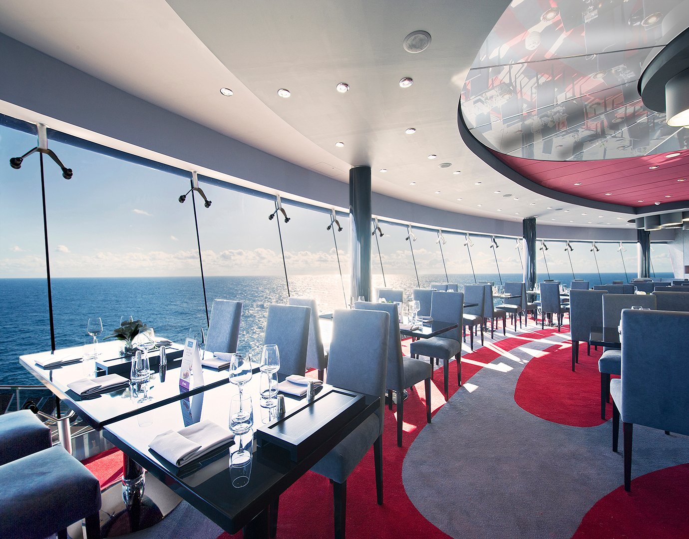 Elegant onboard restaurant with ocean views and modern decor | MSC Cruises Elegant onboard restaurant with ocean views and modern decor | MSC Cruises