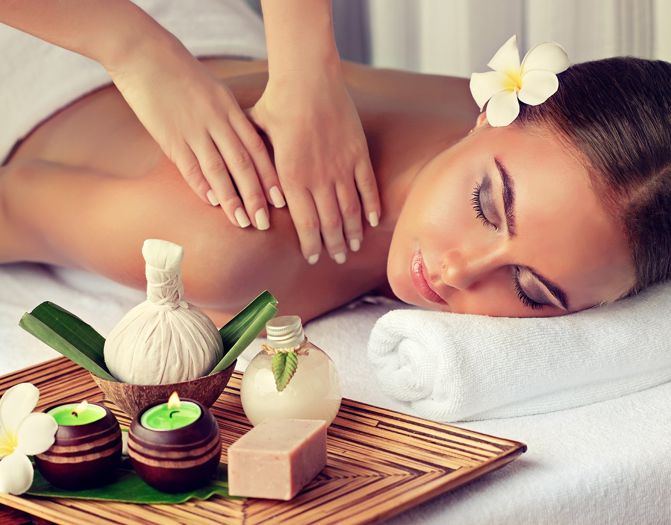 Relaxing spa massage with tropical flowers and aromatherapy oils onboard | MSC Cruises