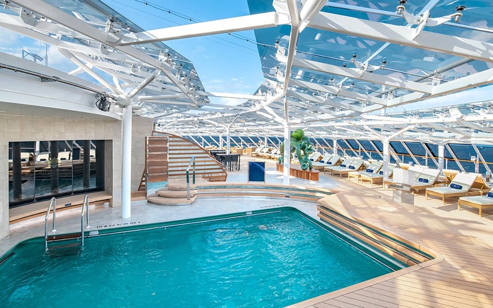 Luxurious pool area with sunbeds and ocean views on an MSC cruise ship | MSC Cruises Luxurious pool area with sunbeds and ocean views on an MSC cruise ship | MSC Cruises